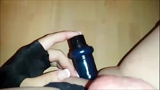 Transsexual vibrates her arse and cums